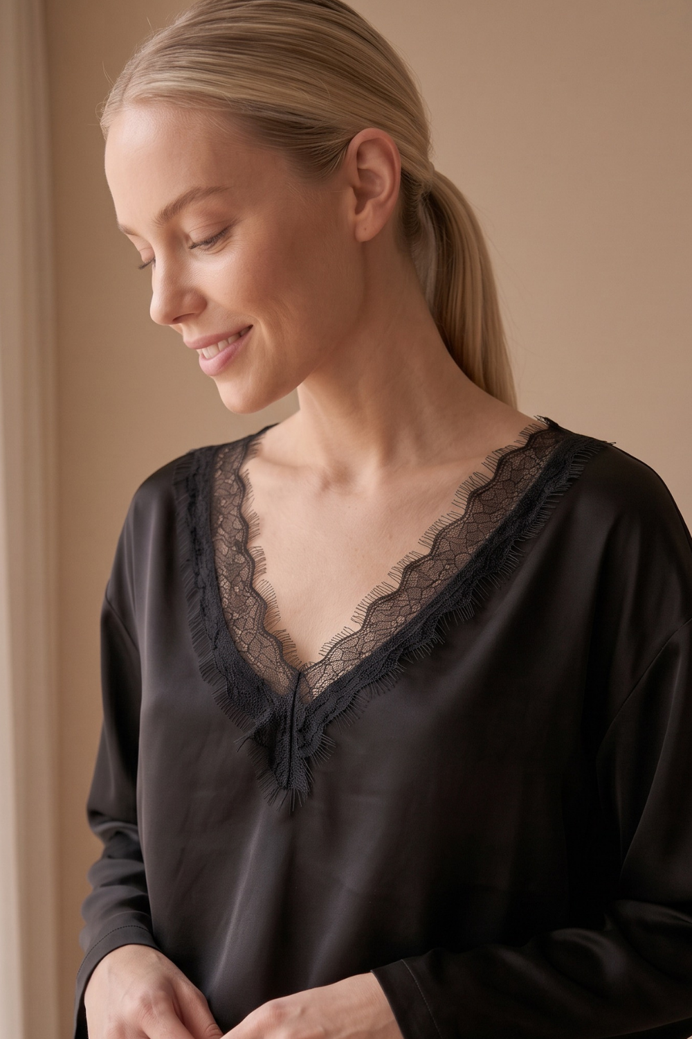 Amber siyah dantelli saten pijama takımı önden yakın görünüm